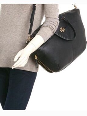 Authentic Tory Burch Ivy slouchy expandable shoulder bag